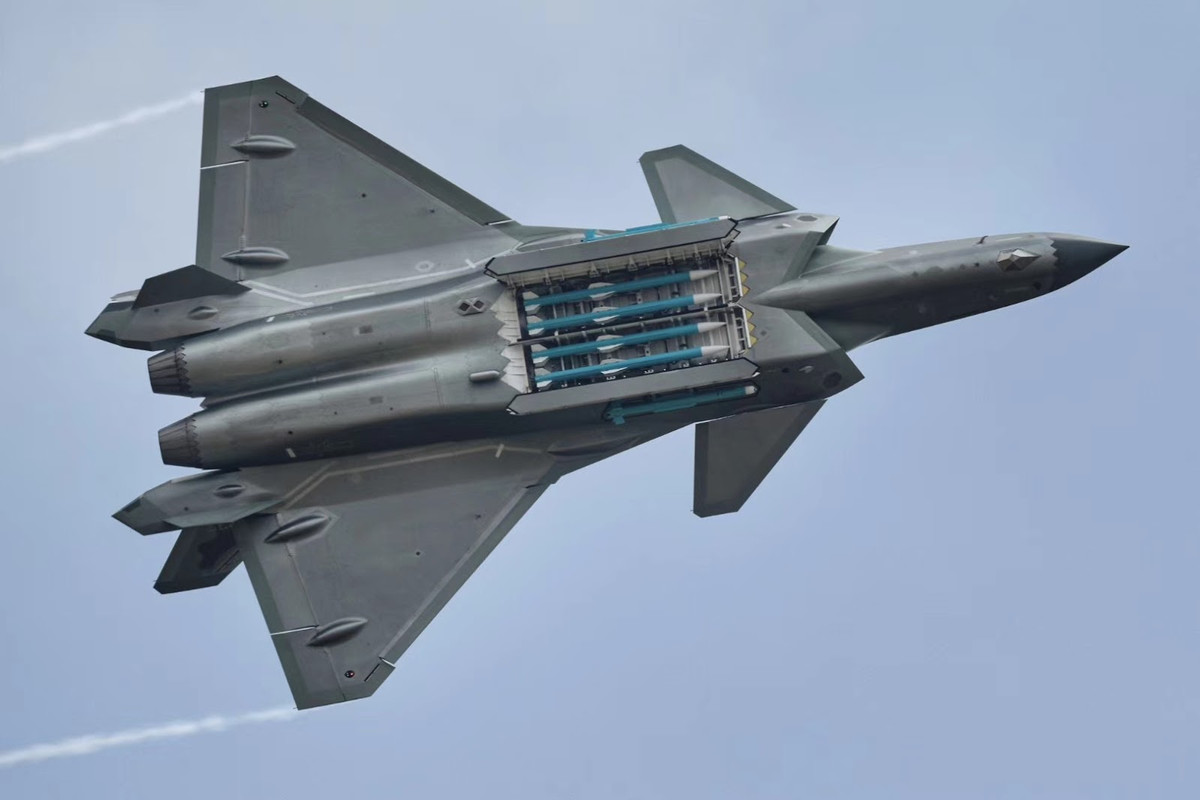 Trong danh sách các tiêm kích thế hệ năm, ngoại trừ F-35B và F-35C của Mỹ, các mẫu còn lại đều không có khả năng hoạt động trên tàu sân bay. Nguồn ảnh: Sina.