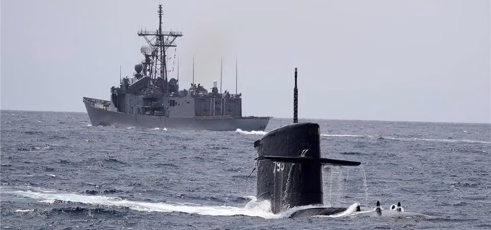 Theo đánh giá từ các chuyên gia quân sự, đây là bước đi tắt đón đầu của Đài Bắc nhằm tạo ưu thế trước Bắc Kinh, nhưng cũng có ý kiến cho rằng họ đang “đốt cháy giai đoạn” do đây là công nghệ rất cao và hiện mới chỉ có vài cường quốc làm chủ thành công.