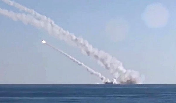 Trong khi đó, người phát ngôn Đại sứ quán Mỹ cho hay họ không muốn tiết lộ thông tin về kết quả này. Thủy thủ tàu ngầm Ấn Độ đã nghỉ hưu, Phó đô đốc K.N. Sushil cho biết: "Tiếng ồn của tàu ngầm hạt nhân vốn lớn hơn tàu ngầm thông thường, vì vậy, kết quả này hoàn toàn không làm tôi ngạc nhiên".