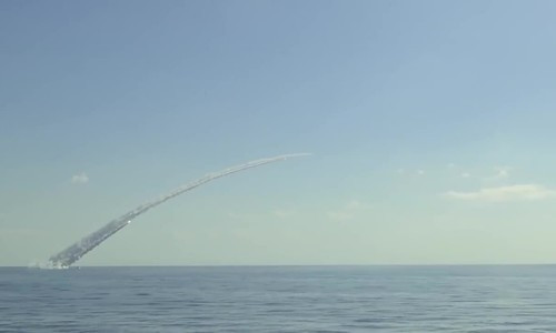 "Thiết bị định vị thủy âm này có thể ghi chép tiếng ồn trong nước của tàu ngầm hạt nhân và tìm cách nhận biết, khóa tàu ngầm này. Với tính chất là một cuộc diễn tập, không có hậu quả gì xảy ra, nhưng số liệu do thiết bị định vị thủy âm thu thập được sẽ được đưa vào kho dữ liệu, dùng để tiến hành phân loại và nhận biết tàu ngầm nước ngoài", một sĩ quan Ấn Độ cho hay.