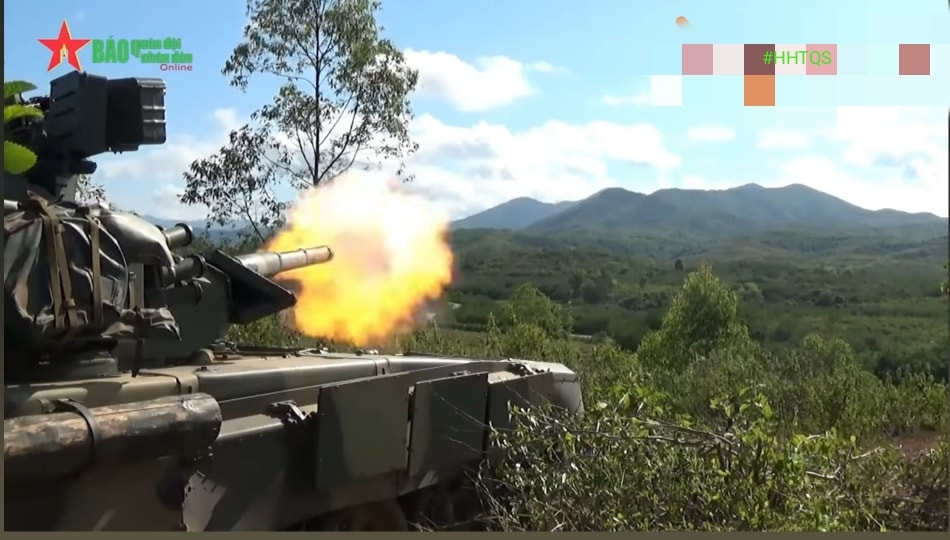 Một điều ít ai biết đó là ở thời điểm hiện tại, xe tăng T-90S/SK của Việt Nam đang là loại xe tăng có cỡ nòng pháo lớn nhất và hệ thống nạp đạn tự động độc đáo bậc nhất trên thế giới. Nguồn ảnh: QĐND.