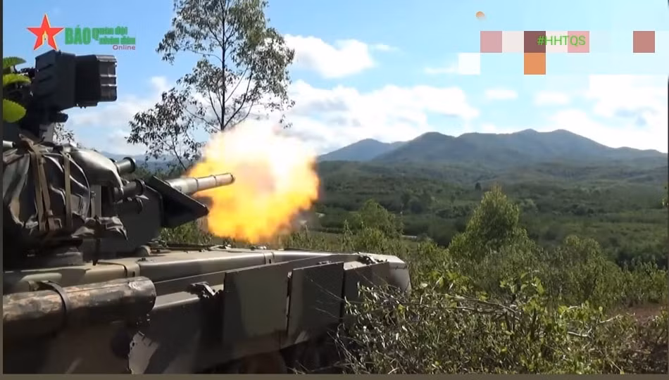 Một điều ít ai biết đó là ở thời điểm hiện tại, xe tăng T-90S/SK của Việt Nam đang là loại xe tăng có cỡ nòng pháo lớn nhất và hệ thống nạp đạn tự động độc đáo bậc nhất trên thế giới. Nguồn ảnh: QĐND.
