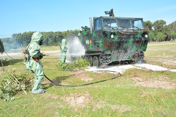 Hệ thống được trang bị một pháo 105mm M102, góc tầm từ -5 độ tới +45 độ, tầm bắn 11,2km, tốc độ bắn trung bình 04 phát/phút, cơ số đạn 16 viên.