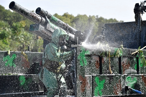 Yêu cầu trong xử lý tình huống là từng chiến sĩ phòng hóa phải thực hiện chính xác, thuần thục từng động tác, đảm bảo an toàn và độ chính xác cao.