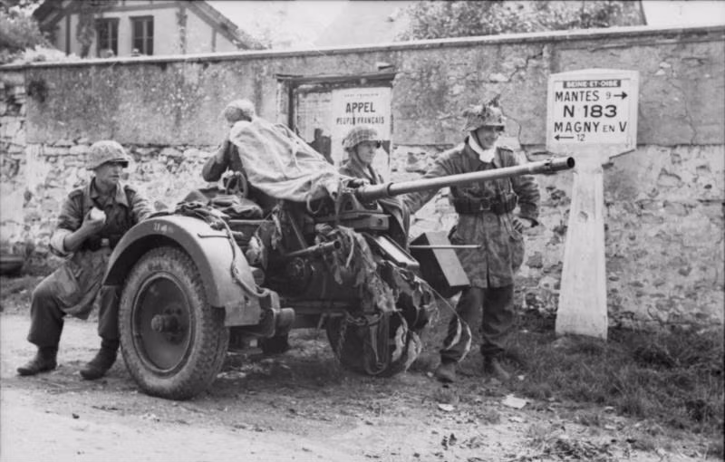 Ra đời từ năm 1930, khẩu pháo 2cm FlaK 30/38 được Đức sử dụng đầu tiên trên các tàu chiến của lực lượng hải quân. Về sau, khẩu pháo này đã dần được cải biên để có thể được biên chế vào lực lượng lục quân. Nguồn ảnh: Warhistory.