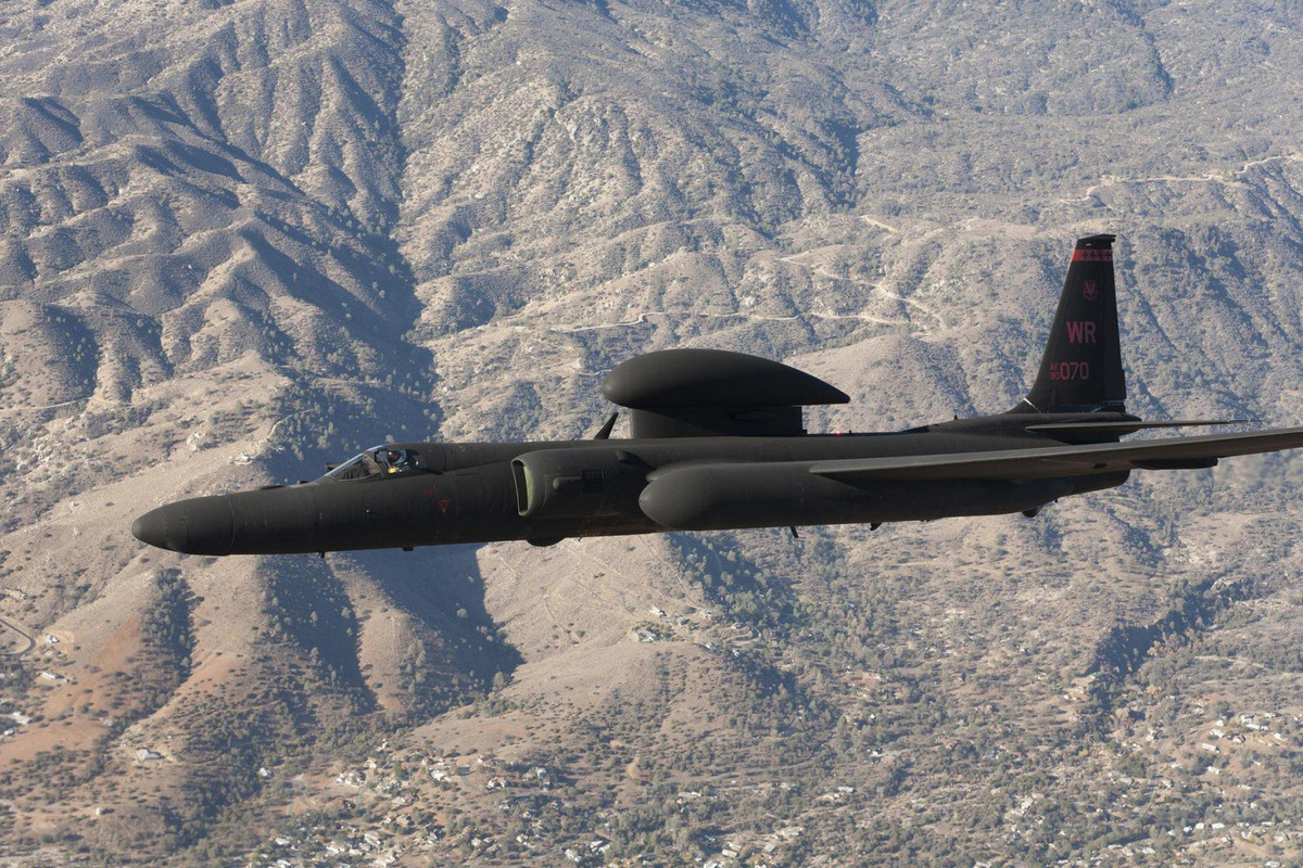 Những chiếc U-2 suýt bị khai tử bởi máy bay do thám không người lái Global Hawk 30, tuy nhiên sau khi đánh giá và xem xét, Không lực Mỹ vẫn tiếp tục giữ lại chiếc máy bay có biệt hiệu Dragon Lady vốn là biểu tượng của Mỹ trong Chiến tranh lạnh này.