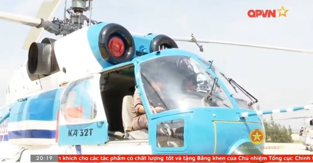 Đáng tiếc là trong một chuyến bay huấn luyện, trực thăng Ka-32T số hiệu 7551 đã không may gặp tai nạn và bị hư hỏng, không thể tiếp tục quay trở lại bầu trời. Chiếc Ka-32T số hiệu 7552 sau đó đã được mệnh danh là "trực thăng cô đơn" của Việt Nam vì toàn lãnh thổ nước ta chỉ có duy nhất một chiếc loại này. Nguồn ảnh: QPVN.