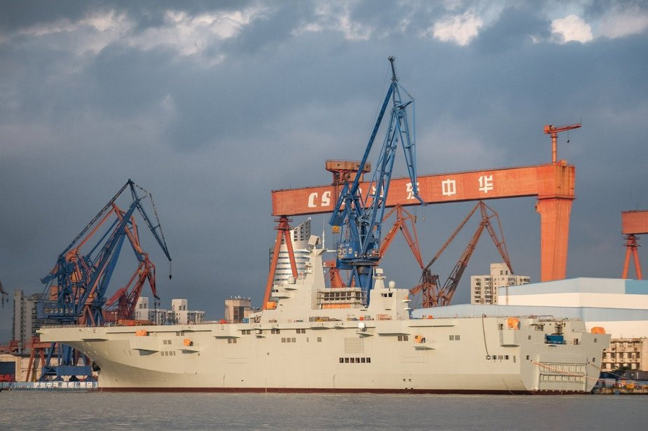 Tuy nhiên, với tốc độ đóng tàu quá nhanh của Hải quân Trung Quốc, nước này hoàn toàn có thể khiến cả thế giới phải bất ngờ trong thời gian tới khi đưa ra những mẫu tàu chiến mới với tốc độ đóng mới nhanh kỷ lục. Nguồn ảnh: Twitter.