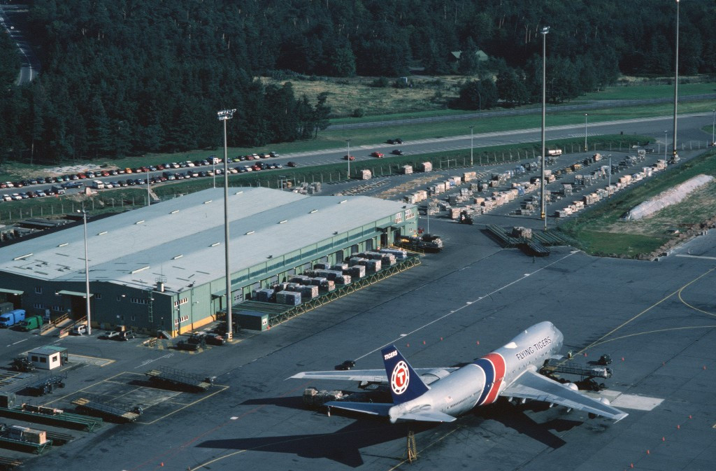 Trong thời kỳ chiến tranh Lạnh, căn cứ quân sự Ramstein được coi là một trong những đầu cầu hàng không quan trọng bậc nhất của NATO và Mỹ ở Tây Đức. Nguồn ảnh: Pinterest.