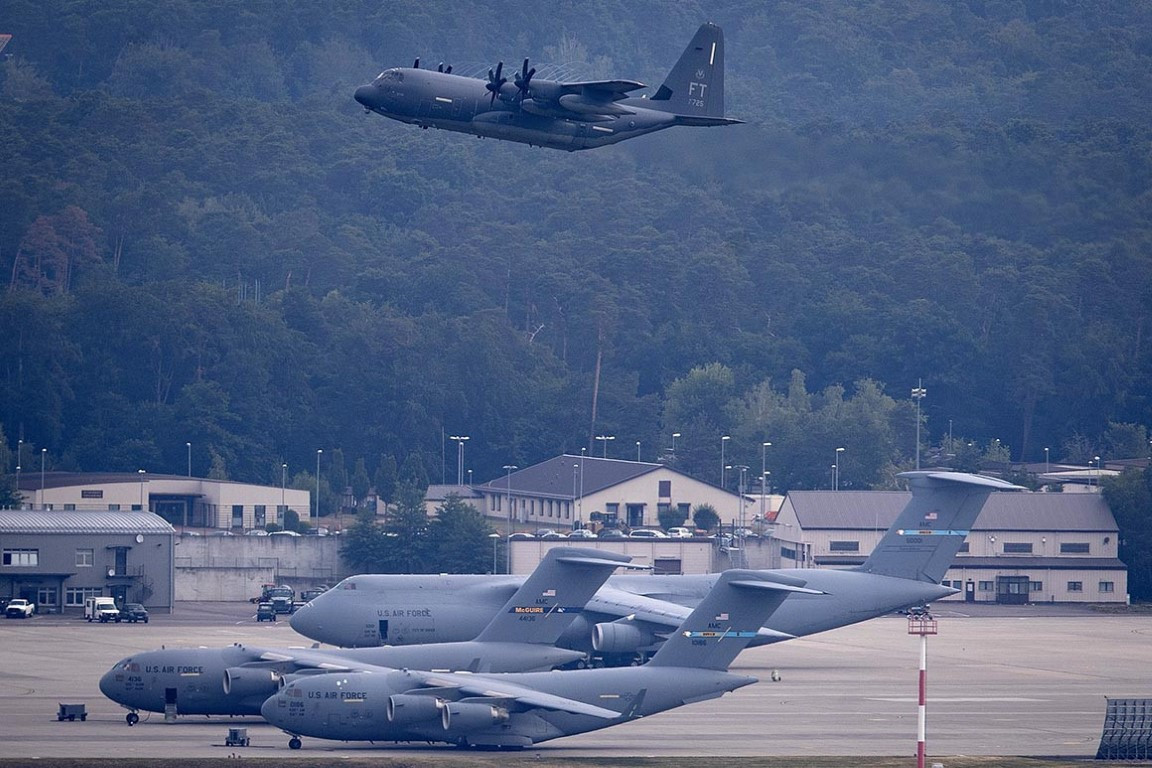 Được xây dựng từ năm 1949, căn cứ không quân Ramstein mất tới bốn năm trước khi chính thức đi vào hoạt động. Hiện tại căn cứ quân sự này đang là căn cứ chính của hai phi đội vận tải. Nguồn ảnh: Pinterest.