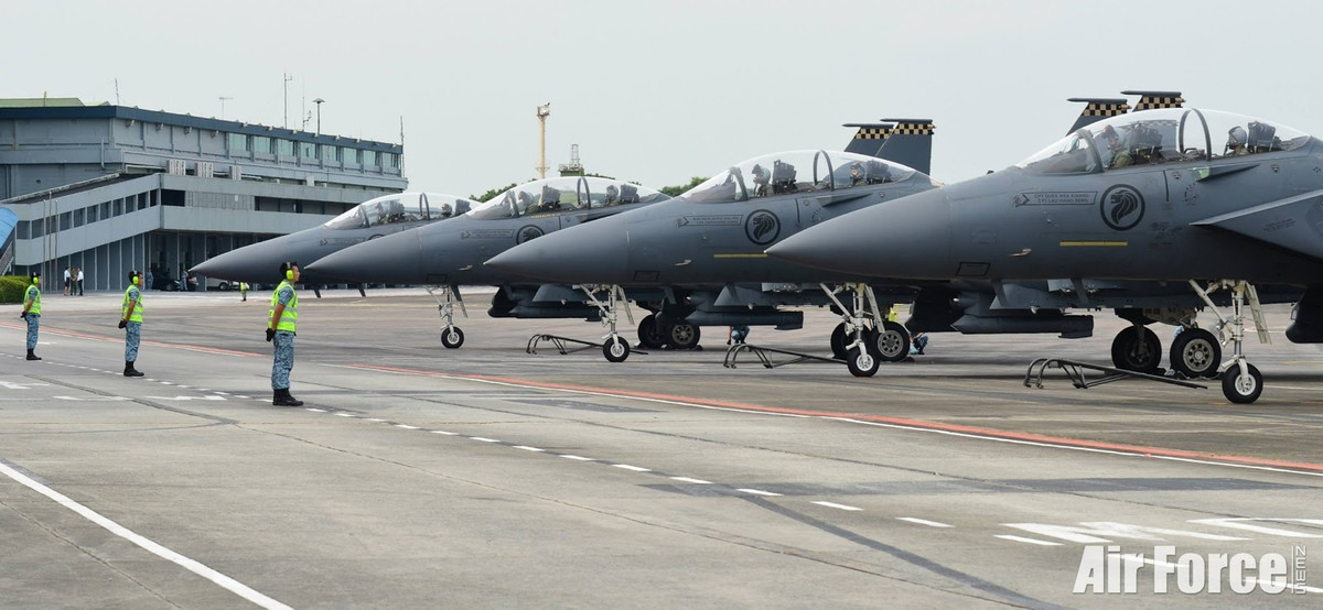 Theo thông tin được truyền thông Mỹ tiết lộ sau đó, quốc hội nước này đã công bố phê duyệt việc bán một loạt các tiêm kích F-15SG cùng với các tên lửa không đối không AIM-120C và AIM-9X. Nguồn ảnh: SAF.