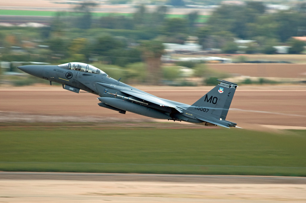 Trong trường hợp bị tổng công kích, dàn chiến đấu cơ đắt đỏ của Singapore sẽ phải đối mặt với nguy cơ nằm đất do các sân bay chính và sân bay dã chiến bị đối phương phá hủy. Nguồn ảnh: SAF.