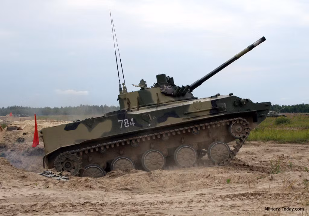 Hơn 300 người sau đó đã được sơ tán ra khỏi trung tâm thương mại và các khu vực lân cận trước khi phía quân đội xác nhận quả đạn trên chỉ là đạn tập, không có khả năng phát nổ. Nguồn ảnh: BMDP.