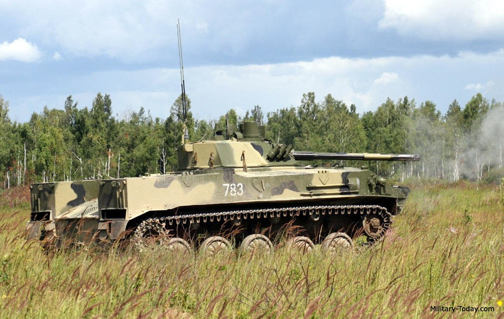 Tuy vậy, việc một viên đạn pháo 30mm bay thẳng vào nóc trung tâm thương mại cũng đã khiến nhiều người dân thường trong khu vực hoảng sợ. Nguồn ảnh: BMDP.