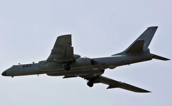 Tuy vậy máy bay H-6K vẫn còn rất nhiều hạn chế. "Máy bay ném bom của Trung Quốc không thể bay xa mà không cần tiếp nhiên liệu. Nó cũng không thể mang tải trọng vũ khí như phi cơ của Mỹ và Nga”, Jon Grevatt, chuyên gia về máy bay chiến đấu thuộc tạp chí quốc phòng Janes cho biết.