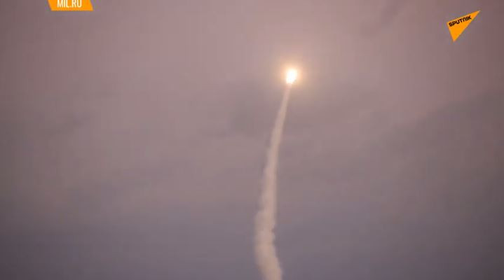 Về triển vọng của loại tên lửa này, giới phân tích quân sự cho biết triển vọng lớn nhất của Zircon đó là nó có độ chính xác cực kỳ cao. Loại tên lửa siêu thanh này dù có tốc độ rất lớn nhưng lại khắc phục được nhược điểm kém chính xác của nhiều loại vũ khí tương tự. Nguồn ảnh: Sputnik.