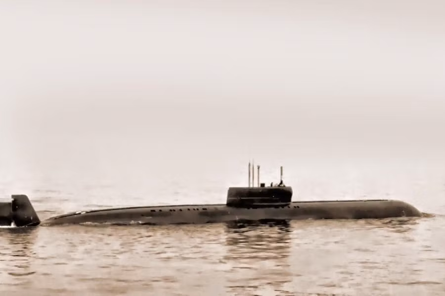 Về điểm này, tàu ngầm Papa lại không có ưu thế quá tốt so với các tàu ngầm khác của Liên Xô cùng thời, thậm chí nó còn phát ra tiếng ồn nhiều hơn so với mặt bằng chung các tàu ngầm hạt nhân ở thời điểm đó. Nguồn ảnh: Hontus.