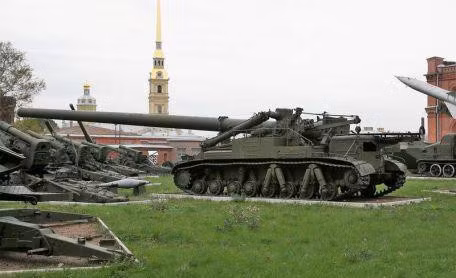 Có lẽ, việc Liên Xô cố đưa khẩu pháo này đi qua Quảng Trường Đỏ chủ yếu là để dọa NATO và Mỹ, mọi tính năng chiến đấu của nó đều chỉ được Liên Xô "vẽ" ra trên giấy.