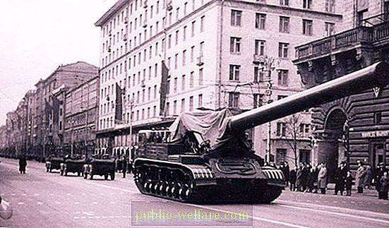 Sau khi có màn trình trình diễn trên Quảng trường Đỏ khiến NATO khiếp sợ, các khẩu pháo này sau đó bị tháo rời lặng lẽ vào tháng 7 năm 1967