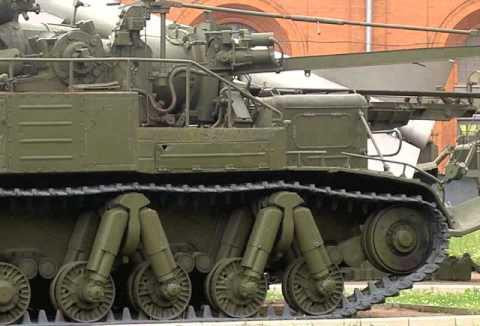 Pháo tự hành hạt nhân này bắn ra một đầu đạn có trọng lượng 750 kg, bay xa khoảng 45 km.