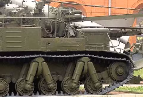 Pháo tự hành hạt nhân này bắn ra một đầu đạn có trọng lượng 750 kg, bay xa khoảng 45 km.