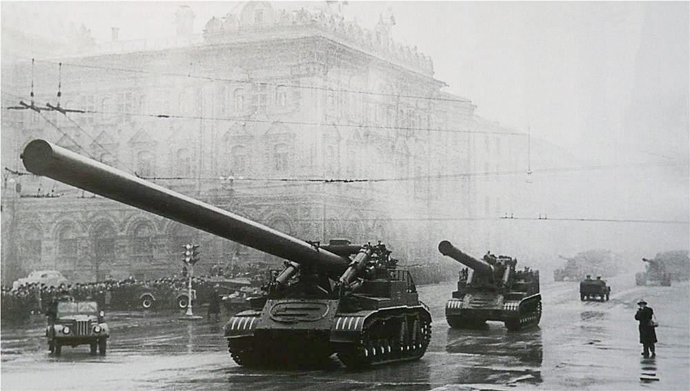 Khẩu pháo tự hành hạt nhân có cỡ nòng lên tới 420mm- kích cỡ lớn bậc nhất và mang sức mạnh huỷ diệt mà Liên Xô từng phát minh ra.