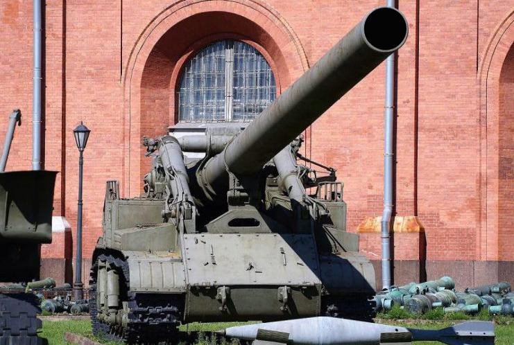 Với động cơ diesel turbo V-12-6B công suất 750 mã lực, khẩu pháo tự hành này có tỷ số lực kéo lên tới khoảng 12 sức ngựa cho mỗi tấn.