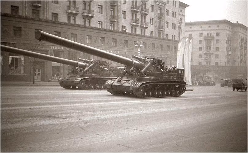 Sự xuất hiện của pháo hạt nhân với cỡ nòng khủng này khiến cho NATO "mất ăn mất ngủ", trong thời điểm mà tên lửa chưa phát triển mạnh, pháo hạt nhân tự hành được coi là vũ khí răn đe hạt nhân chiến lược.