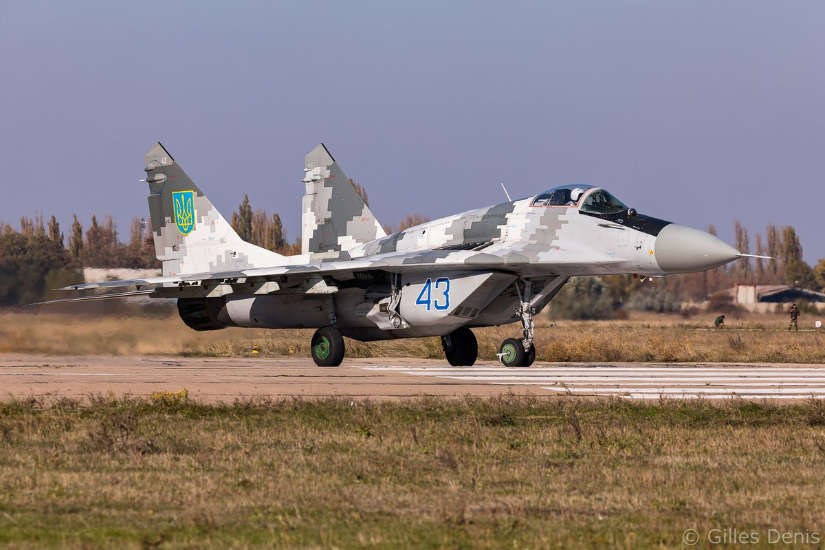 Ngoài tiêm kích MiG-29 và Su-27, Không quân Ukraine hiện cũng đang sở hữu 12 tiêm cường kích Su-24 và 13 cường kính Su-25. Nguồn ảnh: Pinterest.