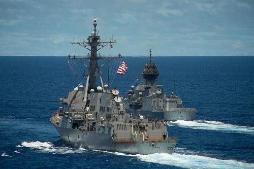 Trung Quốc coi Đài Loan là một phần lãnh thổ, sẵn sàng dùng vũ lực để thống nhất nếu cần thiết và khẳng định việc đi qua eo biển là vi phạm chủ quyền, trong khi Mỹ và nhiều quốc gia xem tuyến đường này là vùng biển quốc tế.