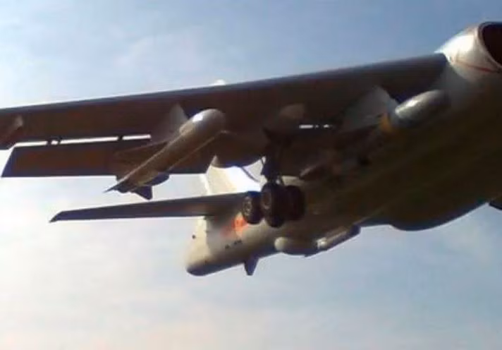 Trong một phóng sự của đài truyền hình trung ương Trung Quốc, những hình ảnh về tên lửa "Tomahawk" của Trung Quốc vừa thực hiện các phi vụ bay trên eo biển Đài Loan đã được tiết lộ. Nguồn ảnh: QQ.