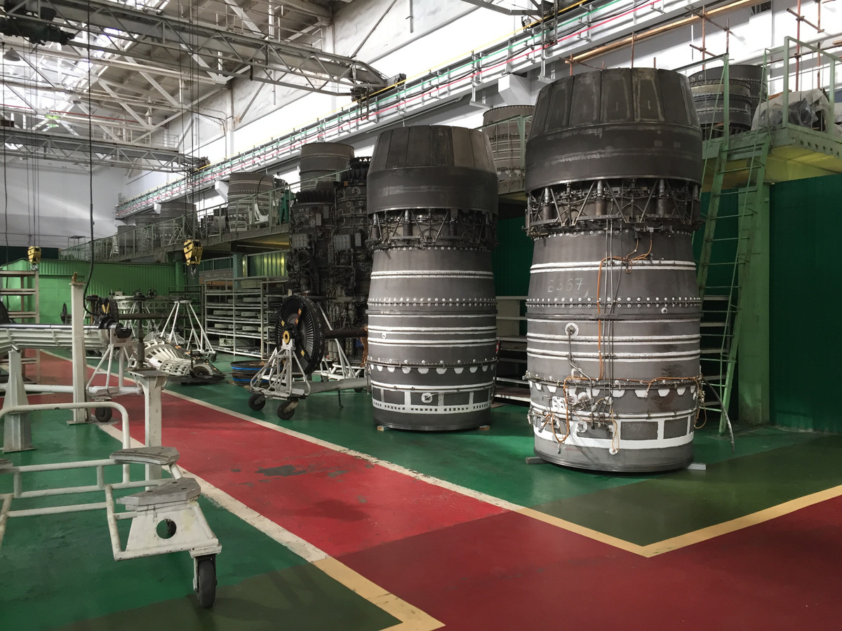 Ngoài ra trên cơ sở NK-32-02, các kỹ sư đã lên kế hoạch tạo ra một loại động cơ cho máy bay vận tải tương lai Slon, nó sẽ thay thế chiếc An-124 Ruslan huyền thoại.