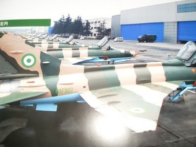 Những bức ảnh đăng tải kèm theo cho thấy màu sắc và phù hiệu trên máy bay là của không quân Nigeria. Giá cả hiện không được thông báo và những người quan tâm cần liên hệ với người bán.
