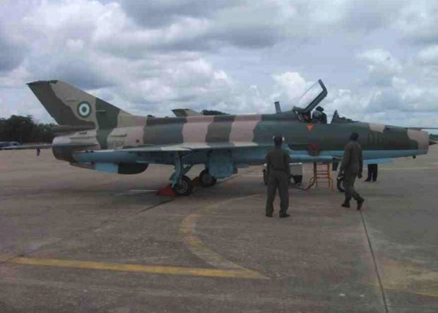 Được biết, không quân Nigeria đã đặt hàng các máy bay MiG-21 từ Liên Xô vào giữa những năm 1970 để thay thế phi đội tiêm kích đánh chặn cận âm MiG-17 đã quá lỗi thời.