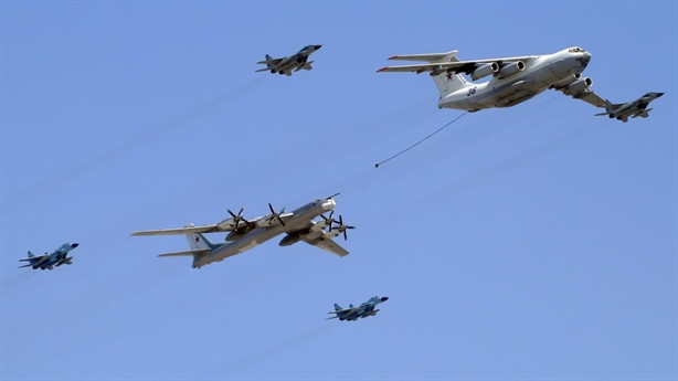 Vậy nên toàn bộ các máy bay Tu-95 đang phục vụ trong Không quân Nga hiện tại đã được sản xuất từ những năm 1980. Dù có thiết kế cũ, tuy nhiên chắc chắn rằng đây là kiểu thiết kế "bình cũ rượu mới" với các thiết bị hàng không, điện tử bên trong được cải tạo lại hoàn toàn. Nguồn ảnh: BMDP.