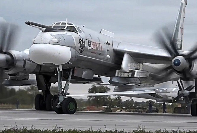 Tổng cộng trong biên chế của Lực lượng Vũ trụ Nga hiện giờ đang có 55 máy bay ném bom Tu-95MS. Quân số này đủ để triển khai trên khắp mọi mặt trận châu Âu trong trường hợp xảy ra chiến tranh tổng lực. Nguồn ảnh: BMDP.