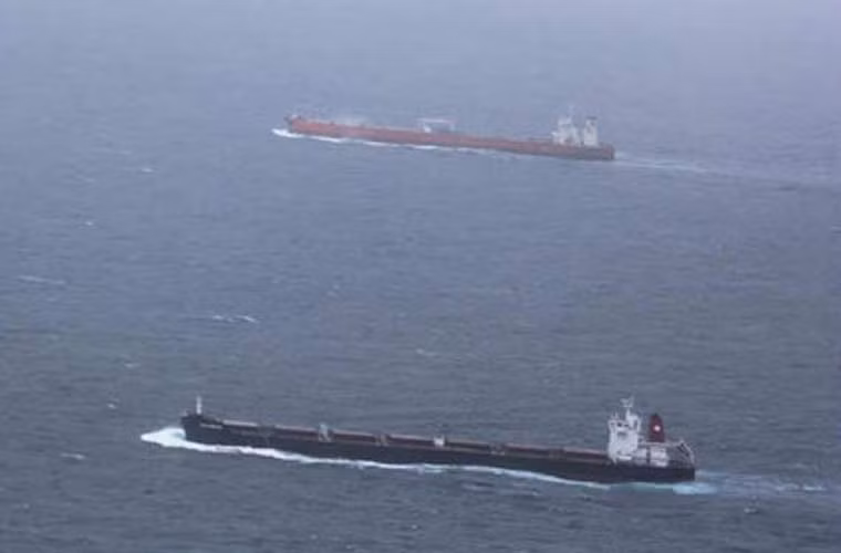 Một số tàu nước ngoài đang vượt qua sóng to, mưa lớn tìm kiếm trong khu vực được xác định là Tàu Bulk Jupiter bị nạn.