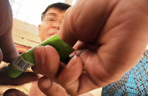 Dang lam ro viec CSGT “tiep tay” cho xe tai chay gio cam-Hinh-2