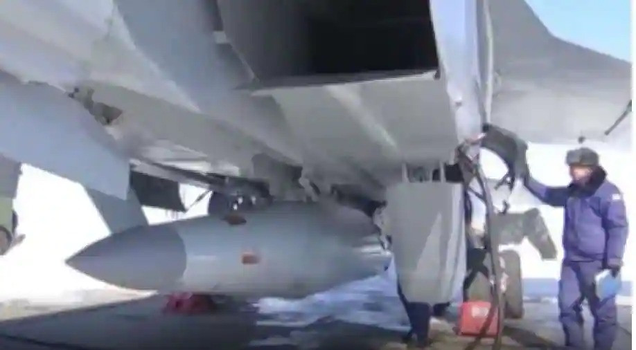 Tuy Nga giữ bí mật quá trình phát triển Kinzhal và không công bố nhiều chi tiết, các thông tin mở cho biết loại tên lửa này có thể mang theo cả đầu đạn thường và đầu đạn hạt nhân, với tải trọng lên tới 480 kg.