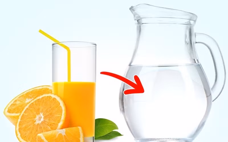 Không uống nước ép từ trái cây họ cam: Các axit và chất xơ cứng có trong trái cây họ cam quýt sẽ kích thích dạ dày trống rỗng của bạn, điều này đặc biệt nguy hiểm đối với những người bị viêm dạ dày hoặc có nguy cơ mắc bệnh viêm dạ dày.