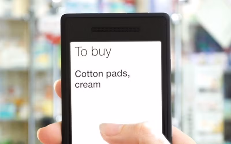 Không mua sắm: Cơn đói khiến ta mua nhiều đồ ăn hơn cần thiết. Trên thực tế, một chiếc bụng đói sẽ khiến chúng ta có xu hướng đòi hỏi nhiều hơn, ngay cả khi đang không ở trong một cửa hàng bán đồ ăn.