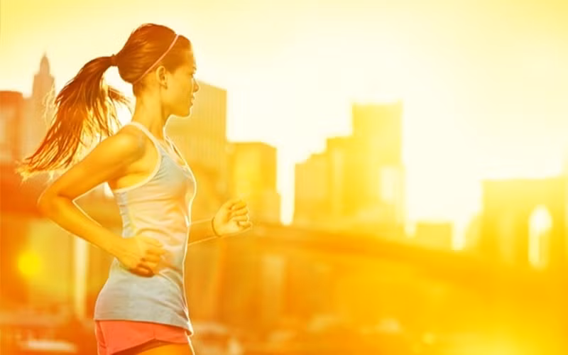 Không tập luyện căng thẳng, cường độ cao: Có ý kiến cho rằng tập luyện khi đang đói sẽ giúp tiêu nhiều calo hơn. Nhưng thực tế, nó không ảnh hưởng tới việc tiêu hụt mỡ, mà ảnh hưởng tới sự khỏe mạnh của các cơ. Cường độ tập luyện cũng có thể giảm bởi cơ thể bạn sẽ bị thiếu năng lượng.