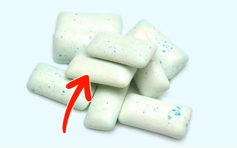 Không nhai kẹo cao su: Trong khi đói mà nhai kẹo cao su, acid tiêu hóa được sản xuất và phá hủy niêm mạc của dạ dày có thể dẫn đến viêm dạ dày.