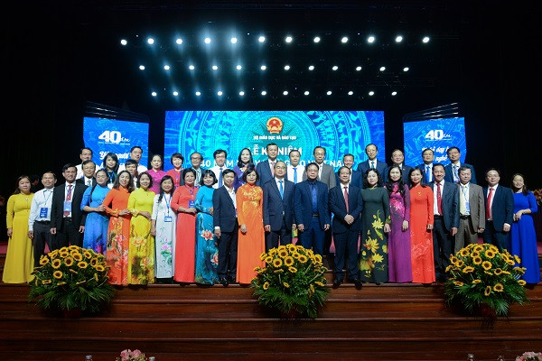 Bộ trưởng Nguyễn Kim Sơn: Muốn dạy người, nhà giáo phải thấu hiểu con người - Hình 2 Bo truong Nguyen Kim Son: Muon day nguoi, nha giao phai thau hieu con nguoi-Hinh-2