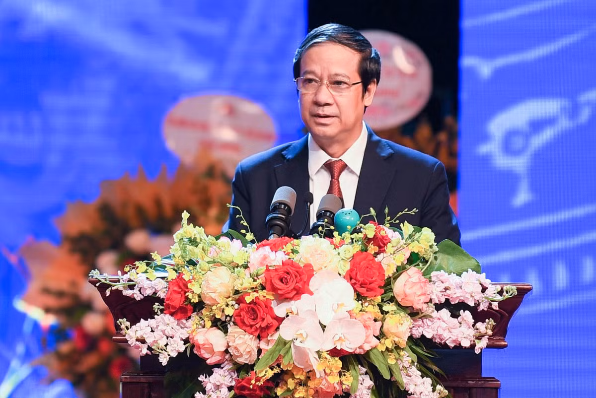 Bo truong Nguyen Kim Son: Muon day nguoi, nha giao phai thau hieu con nguoi