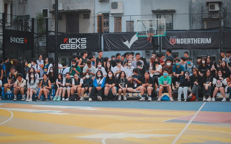 Hoc sinh Ha Noi choi bong ro gay quy giup tre bi benh bam sinh-Hinh-2