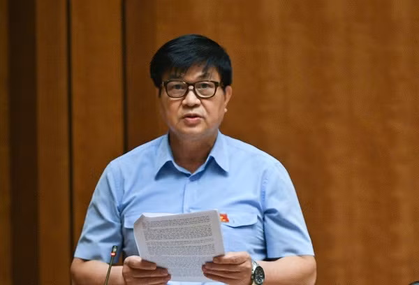 “Nong” nghi truong ve giu hay bo quy binh on gia xang dau-Hinh-2