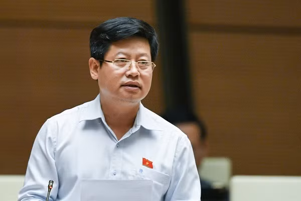 “Nong” nghi truong ve giu hay bo quy binh on gia xang dau