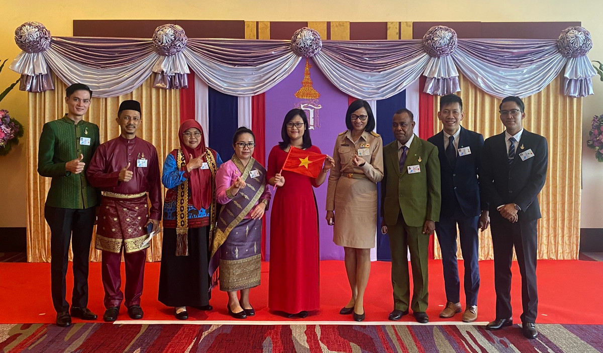 DB Quoc hoi Ha Anh Phuong: “Trong truong hoc con co nhan vien