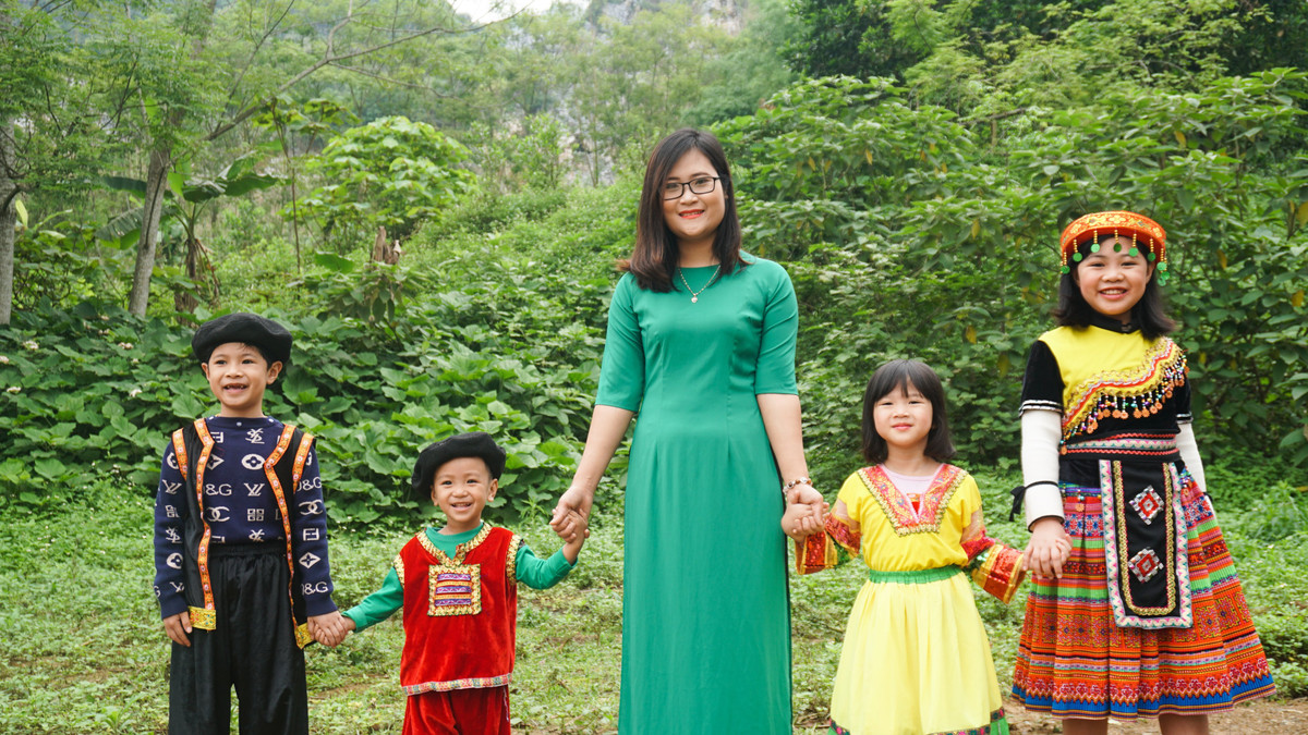 DB Quoc hoi Ha Anh Phuong: “Trong truong hoc con co nhan vien